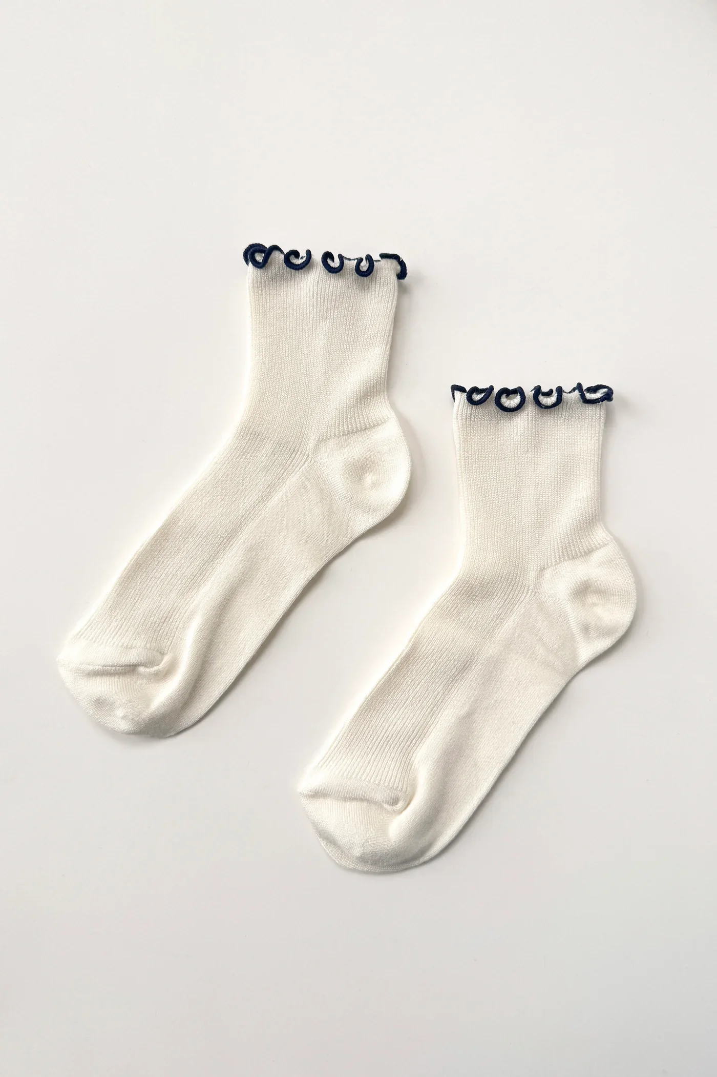 The Petite Ruffled Modal Socks in Soft White/Navy
